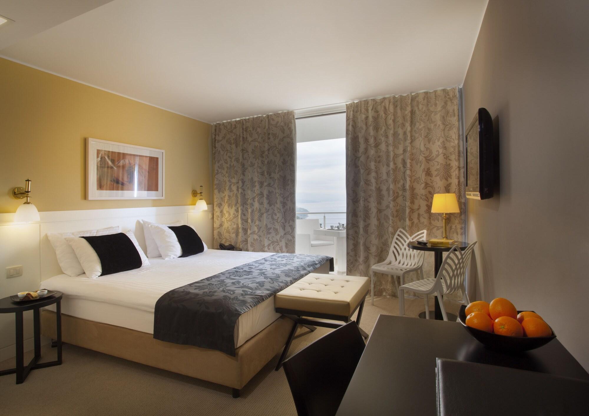 Hotel Laurus - Liburnia Opatija Bagian luar foto