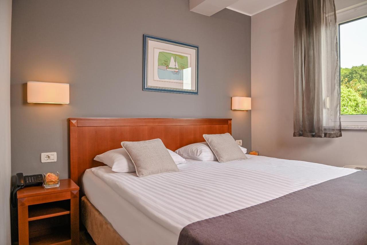 Hotel Laurus - Liburnia Opatija Bagian luar foto